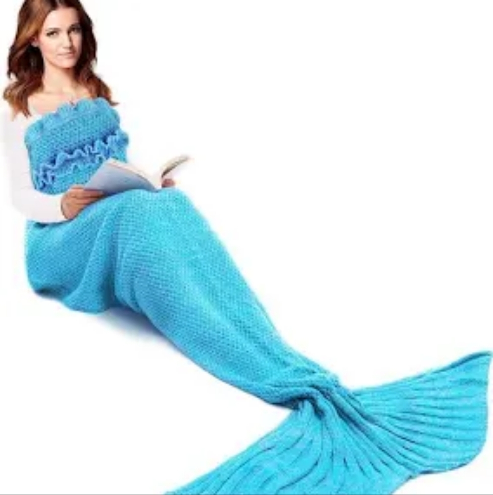 NWT MERMAID BLANKET TOTALLY SOFT AND COZY.